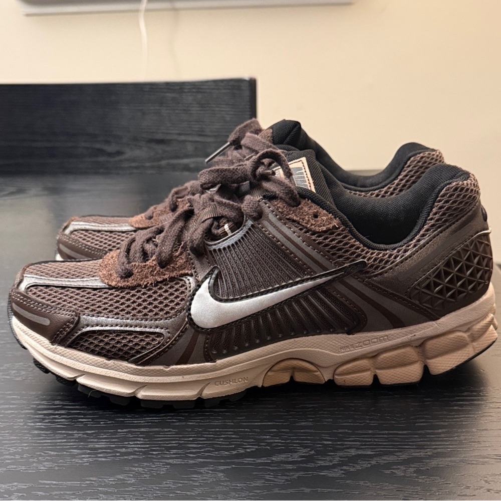 Nike Women's Brown Vamero 5 Sneakers